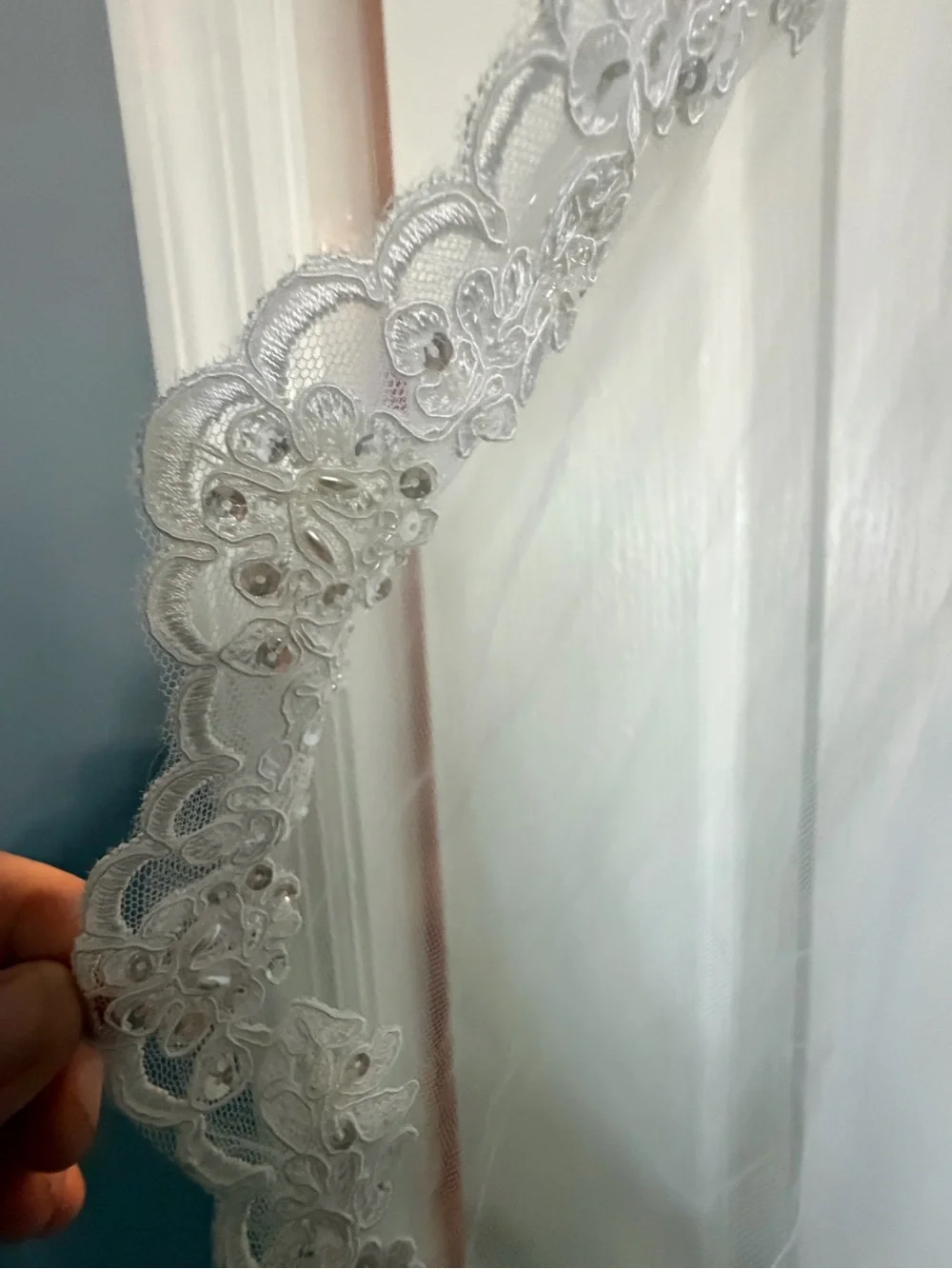 1 teir floral, scallop, elegant, long bridal veil